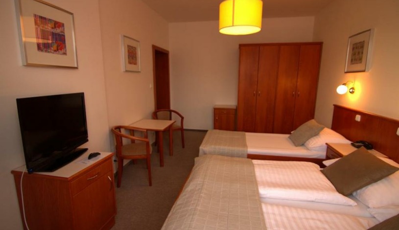 Hotel Sněžka Špindlerův Mlýn - Třílůžkový pokoj Economy, Čtyřlůžkový pokoj Economy